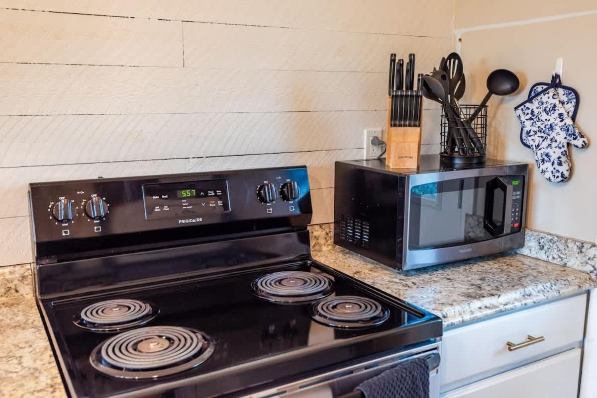 7 Min Drive To Broadway- Walkable Neighborhood Holiday home *