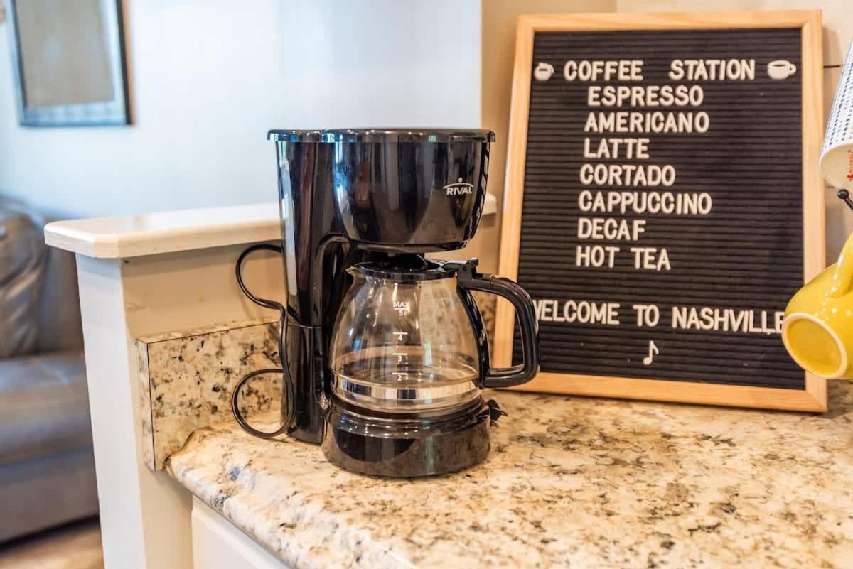 Holiday home 7 Min Drive To Broadway- Walkable Neighborhood *