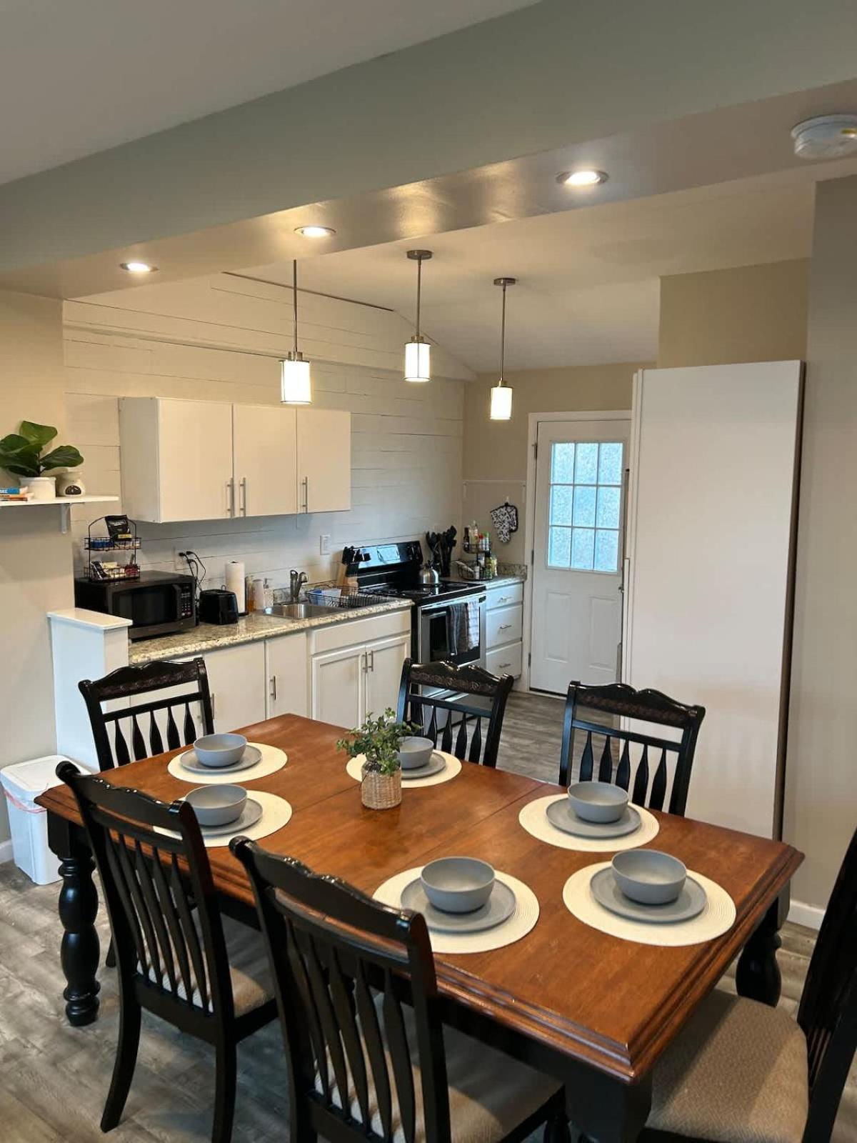 7 Min Drive To Broadway- Walkable Neighborhood Holiday home