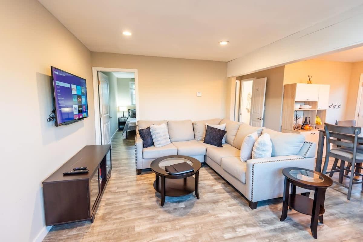 Sleeps 6-full Kitchen-4 Beds-big Couch-officespace Apartment