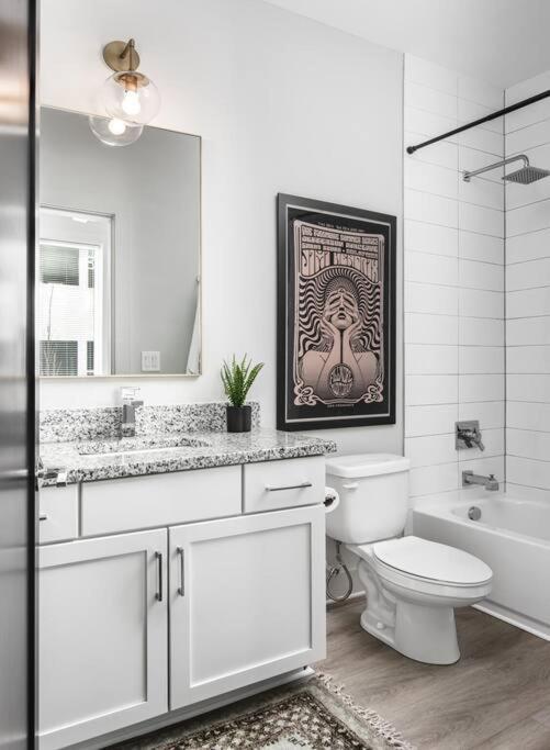 House Of Many Records - Brand New Spacious Luxury *