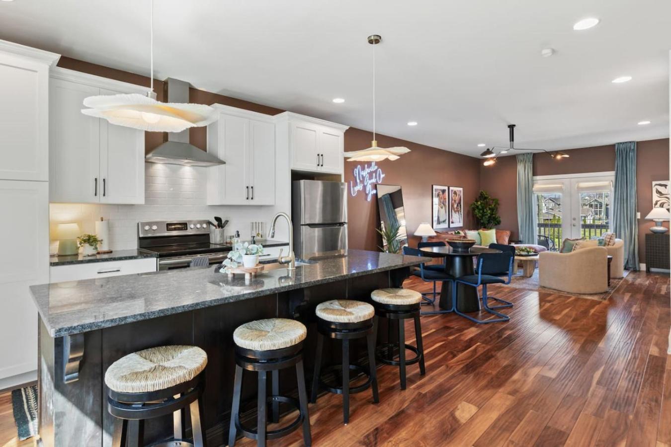 Vibrant In The Nations With Garage Walk To Restaurants And Shops Holiday home Nashville