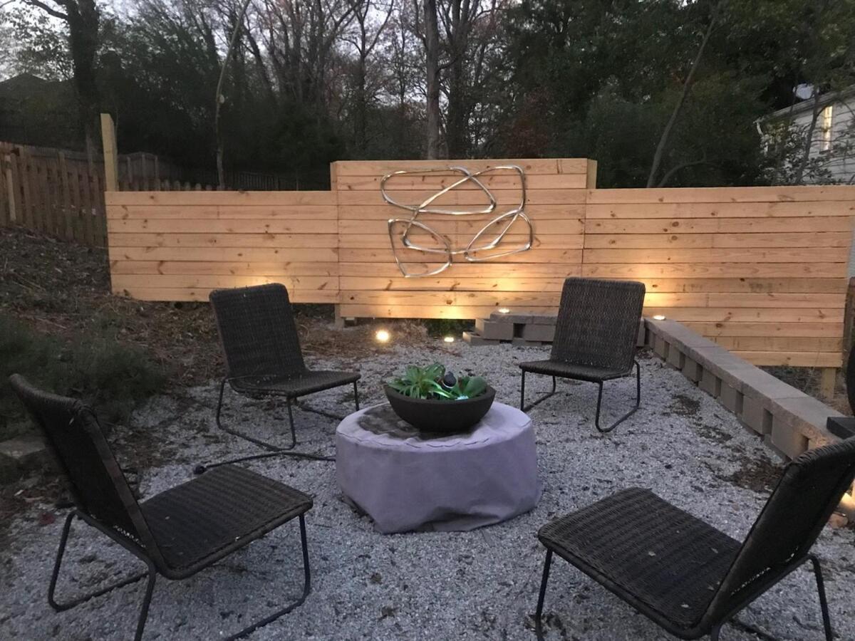 Cozy Retreat In Upscale Hills In West