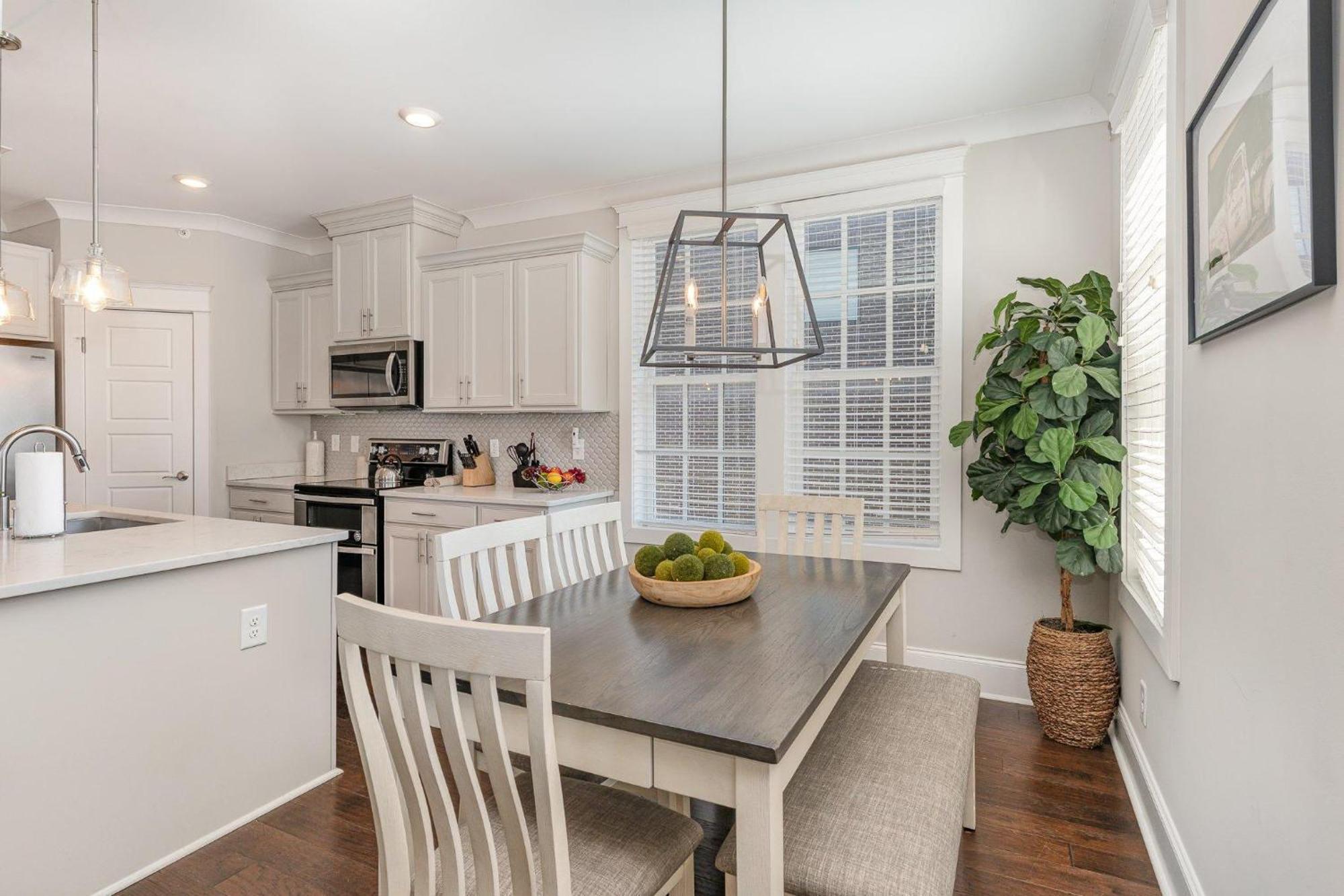 Belwood Manor-across From Parthenon-5 Min Broadway Holiday home *