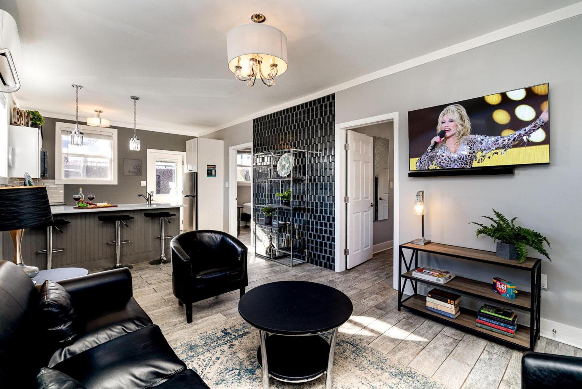Mystic Pearls - 2 Units - Next To Broadway