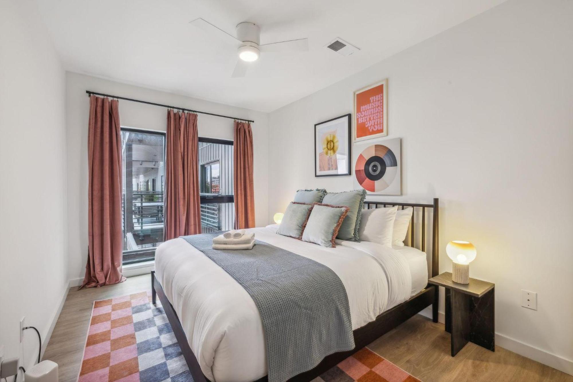 Holiday home Hyve - Harmony Strum - Walk To Broadway - Pool & Gym