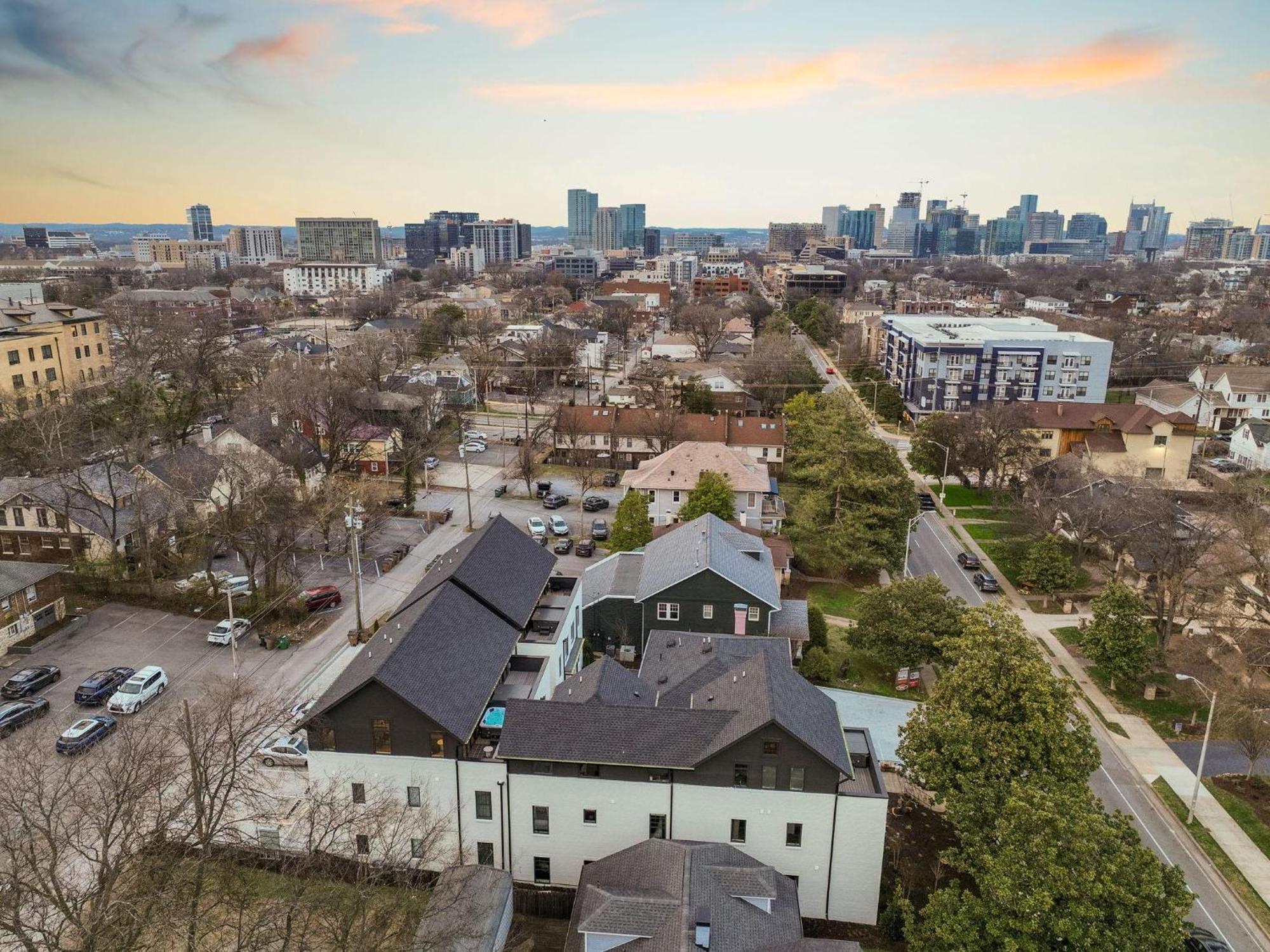 Holiday home Modern Cowboy - Private Balcony - Mins To Broadway Nashville