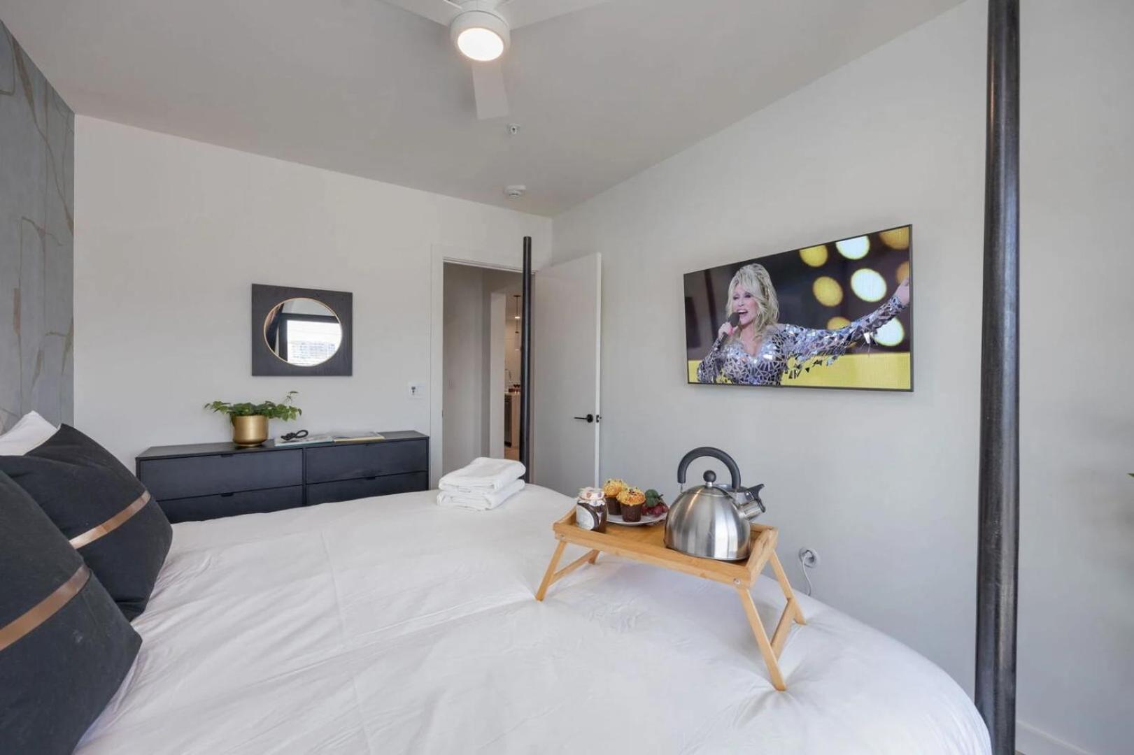 Holiday home Plush Haven-2 Unit Combo-walk To Broadway