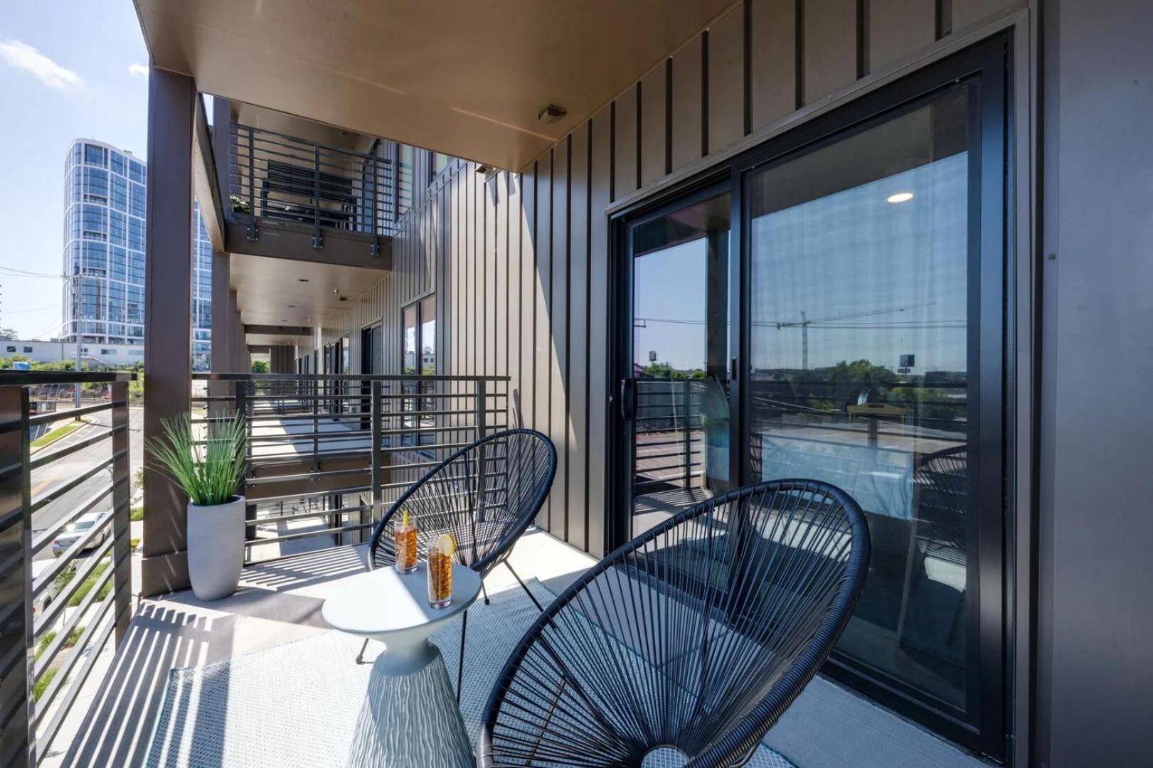 Holiday home Plush Haven-2 Unit Combo-walk To Broadway *