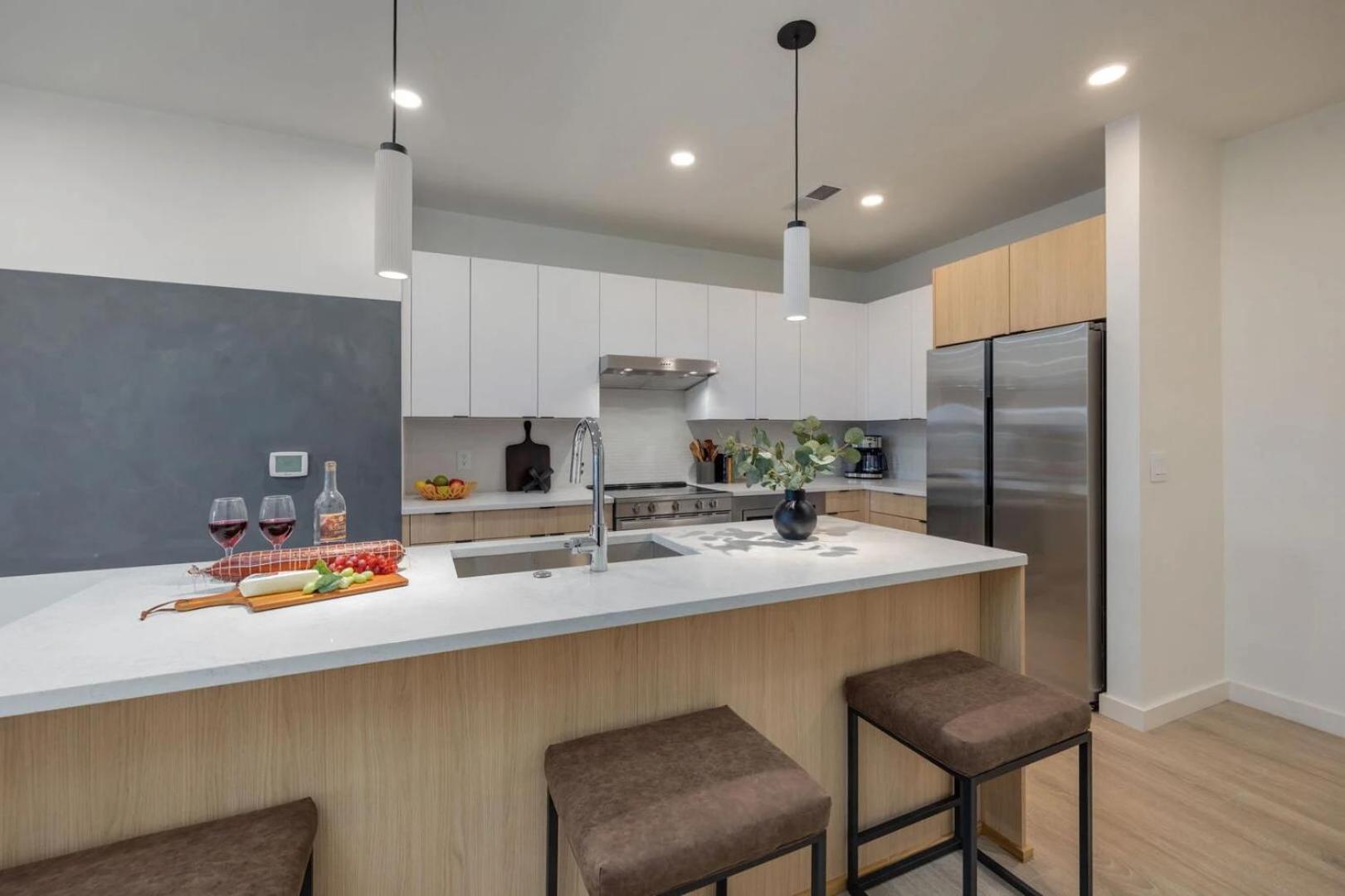 Plush Haven-2 Unit Combo-walk To Broadway