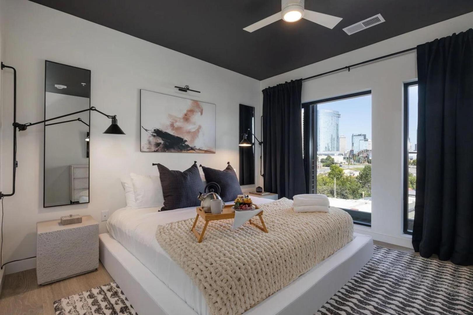 Holiday home Plush Haven-2 Unit Combo-walk To Broadway