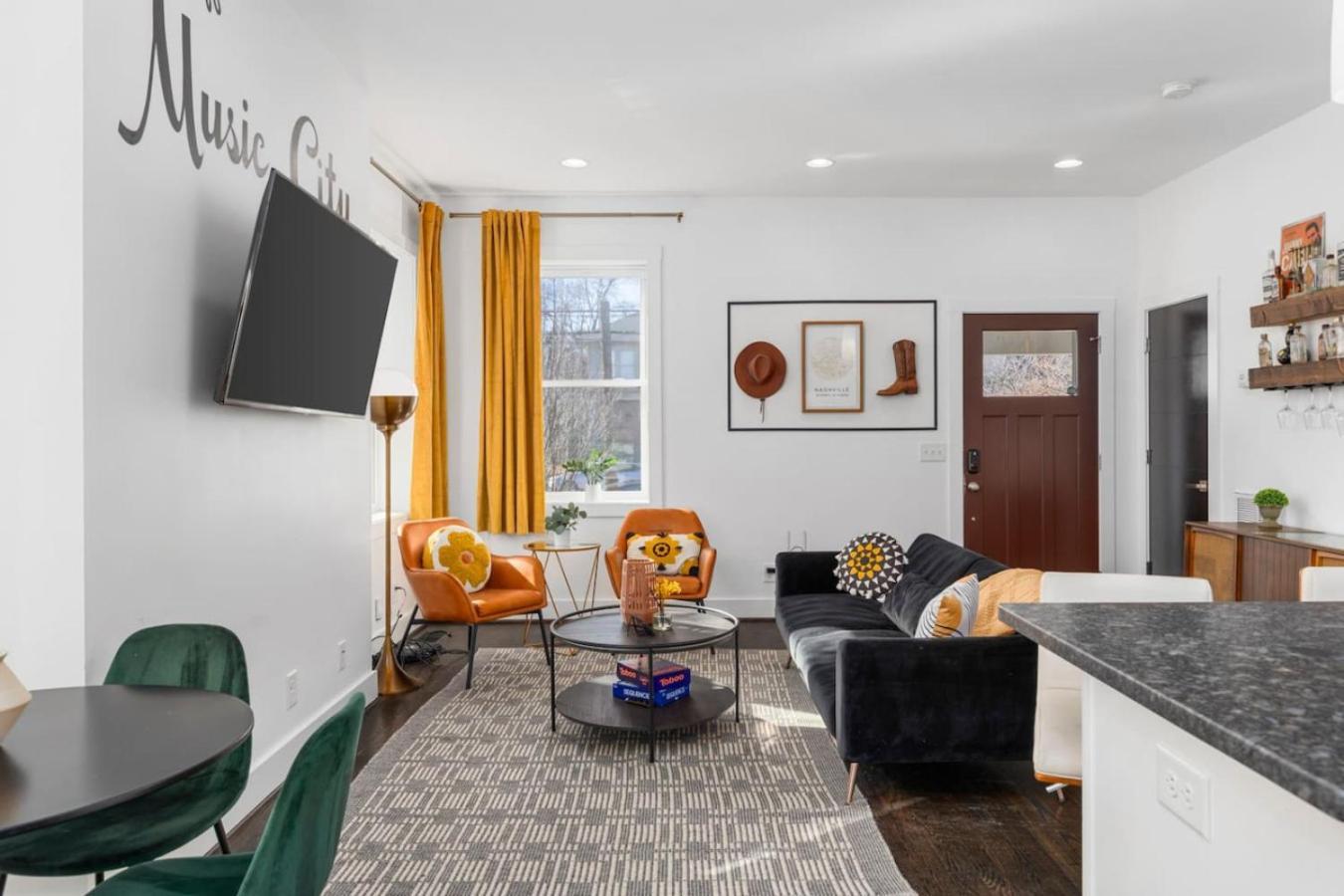 Two Adjacent Homes In 12 South And Belmont Area Sleeps 20 People Holiday home