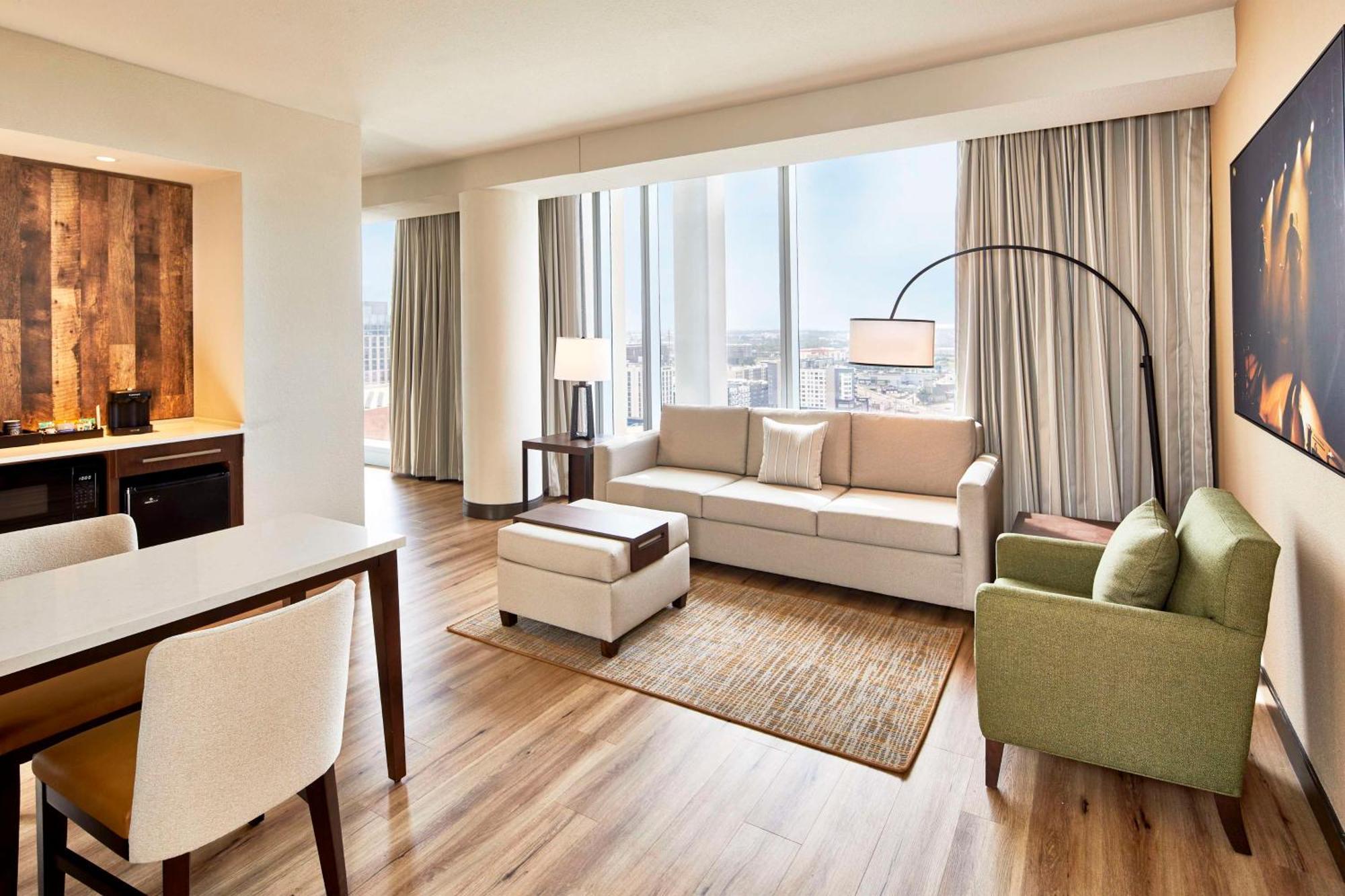 Hotel Embassy By Hilton Downtown 4*