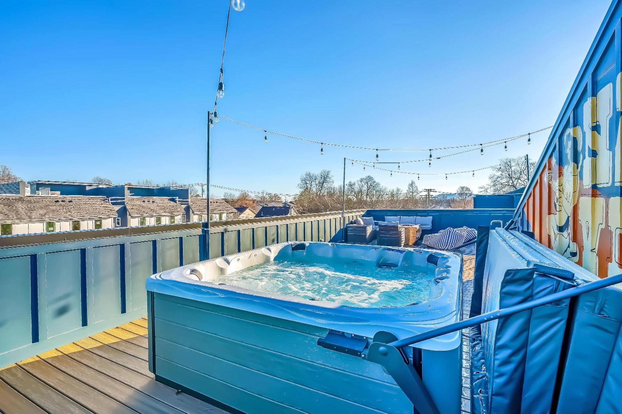 Rooftop Deck Hot Tub Game Downtown Holiday home