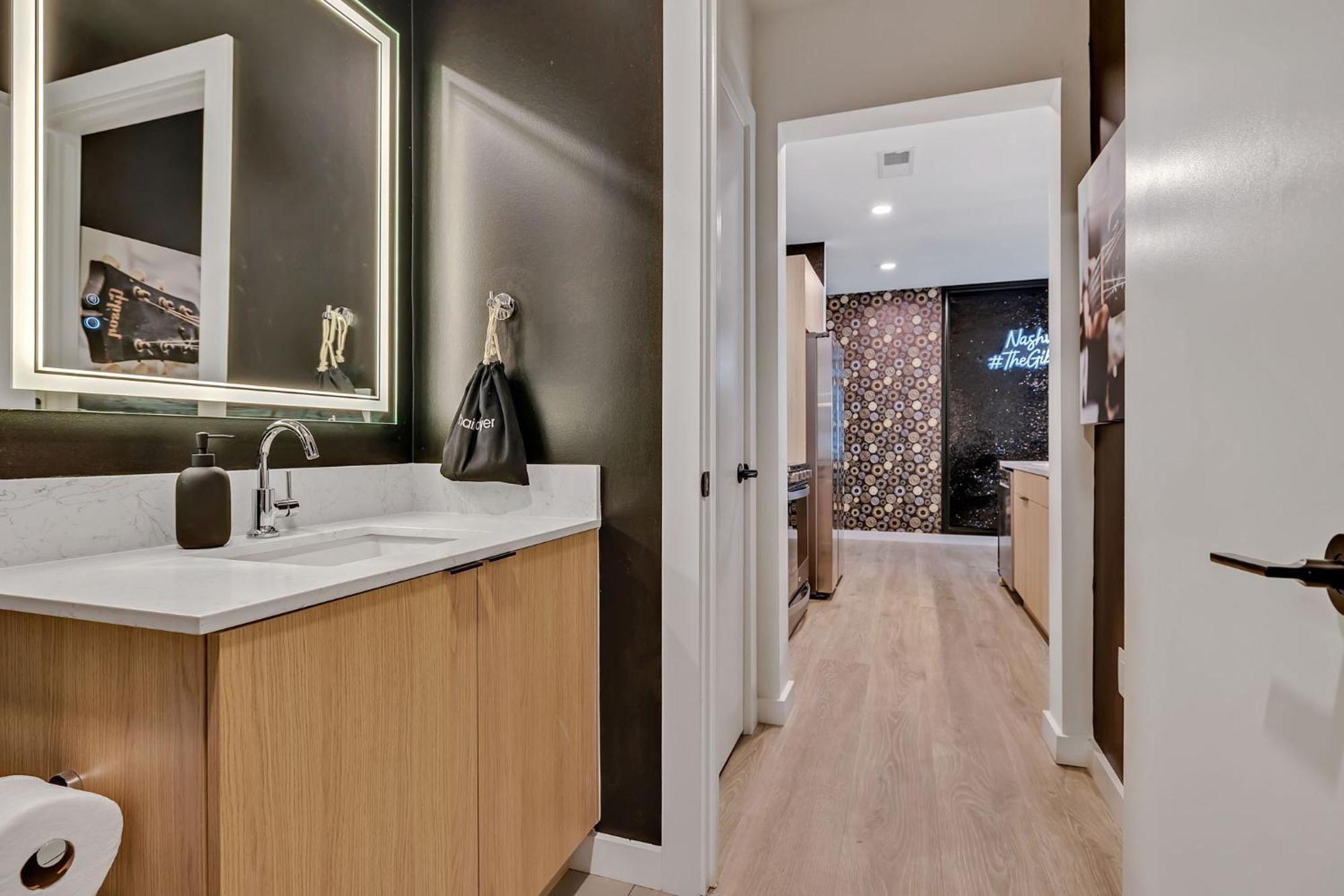 The Gibson In Music Walk To Broadway *