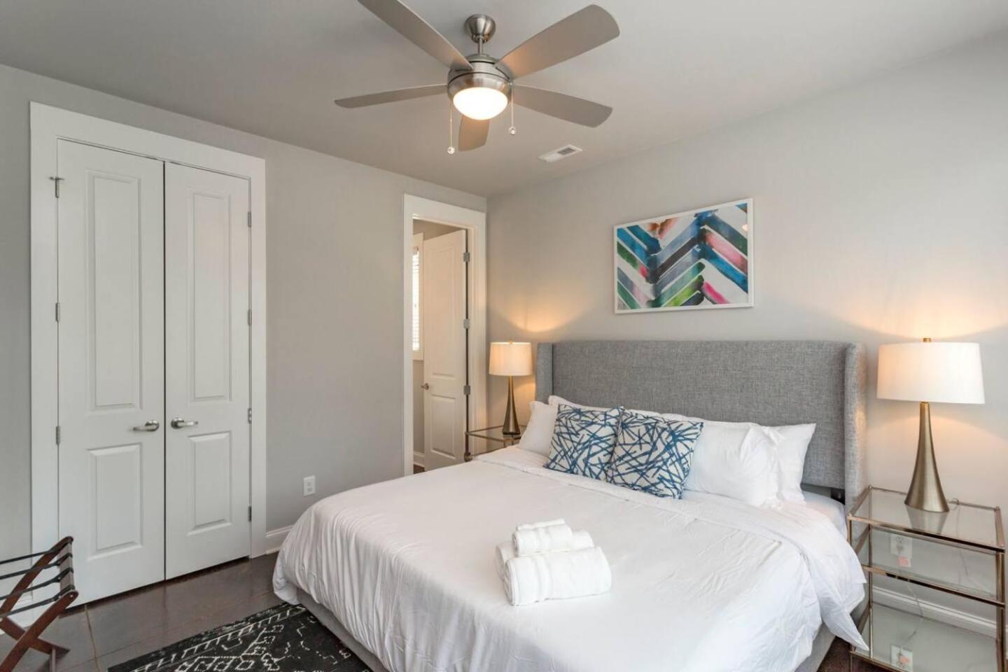 Holiday home Spacious By Geodis Park 23 Mi To Broadway!