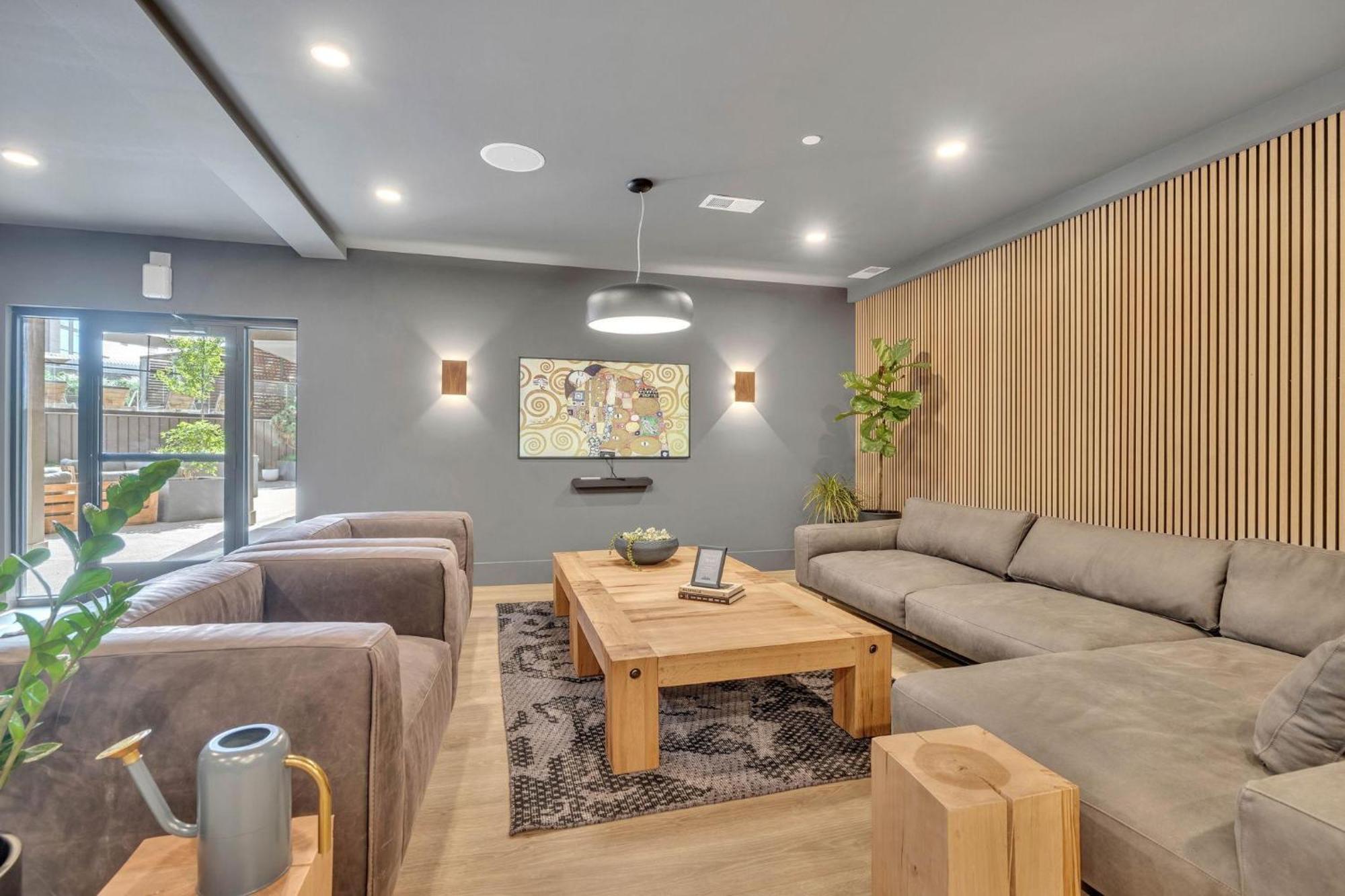Hyve - Eden Elegance - Walk To Broadway Holiday home *