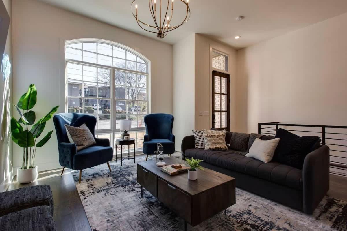 Holiday home West End Dream-private Balcony-6 Mins To Broadway Nashville