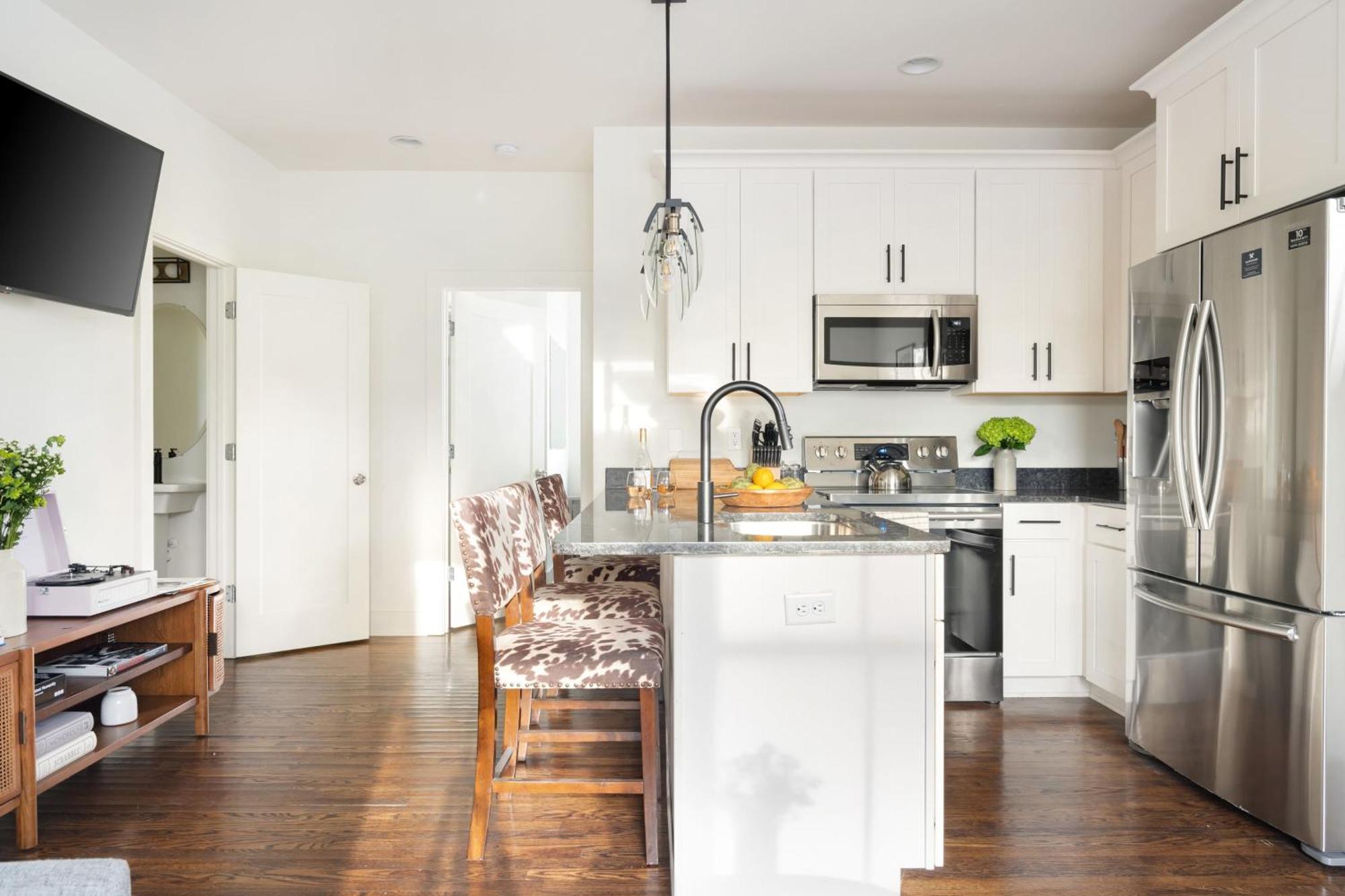 Hart Buyout 2 By Avantstay Two Town W Stunning Amenities Design Apartment Nashville