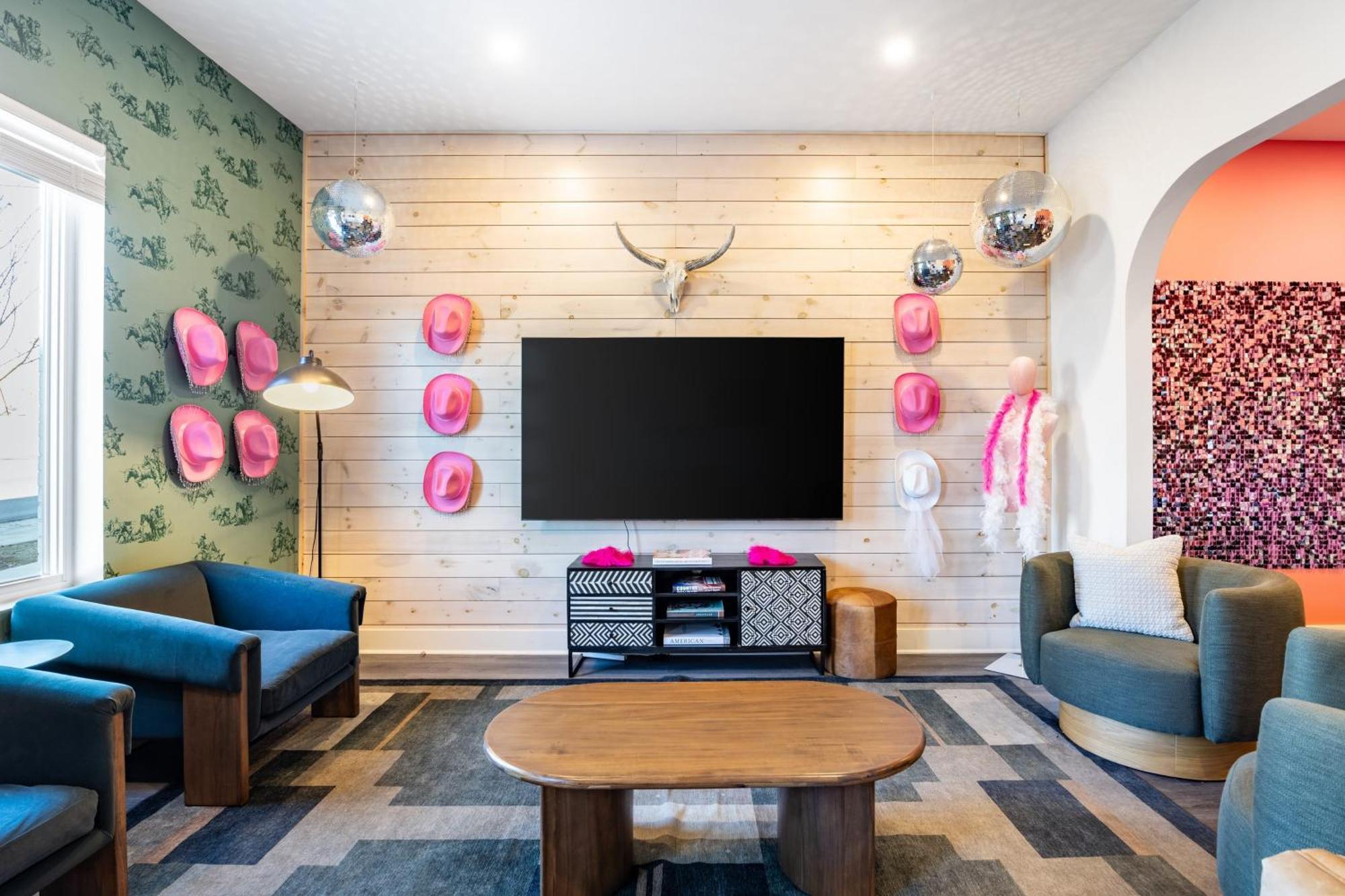 Holiday home 36 Guests On Music Row Bachelorette Glam 5 Minutes To Downtown