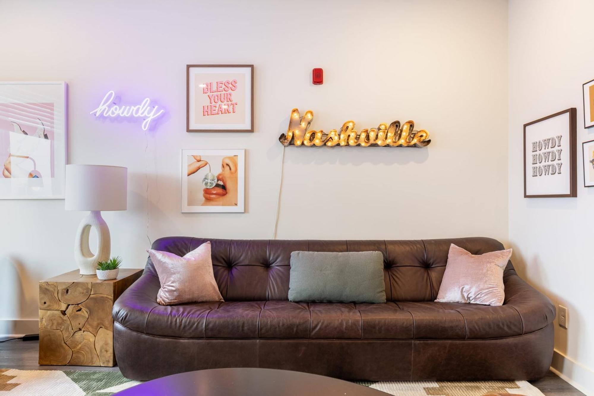 36 Guests On Music Row Bachelorette Glam 5 Minutes To Downtown *