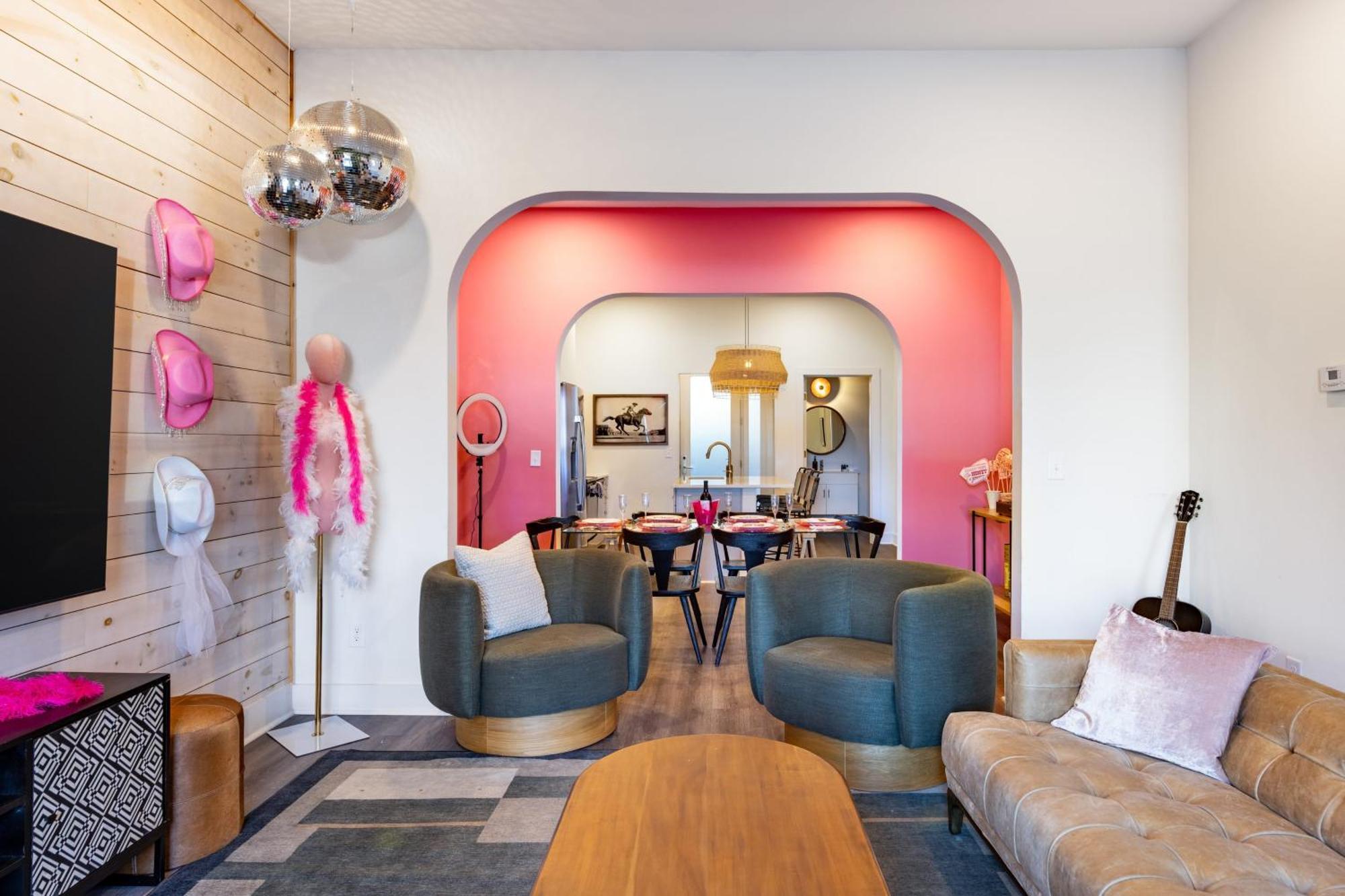 36 Guests On Music Row Bachelorette Glam 5 Minutes To Downtown * Nashville