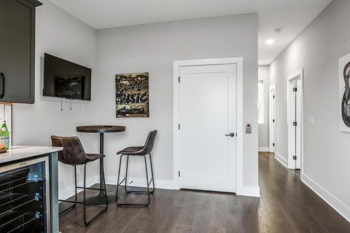 Stylish - Rooftop Deck - Hot Tub Holiday home Nashville