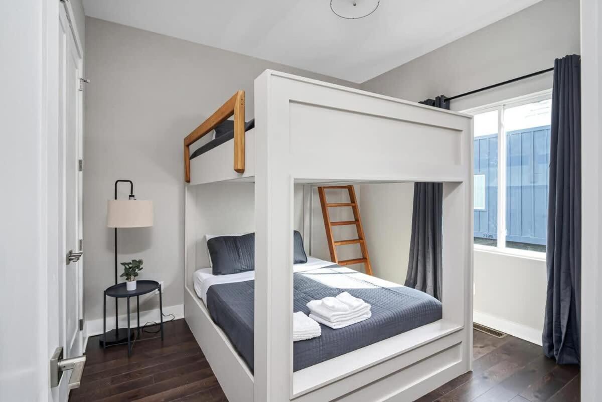 Holiday home Large Rooftop Hot Tub & View *