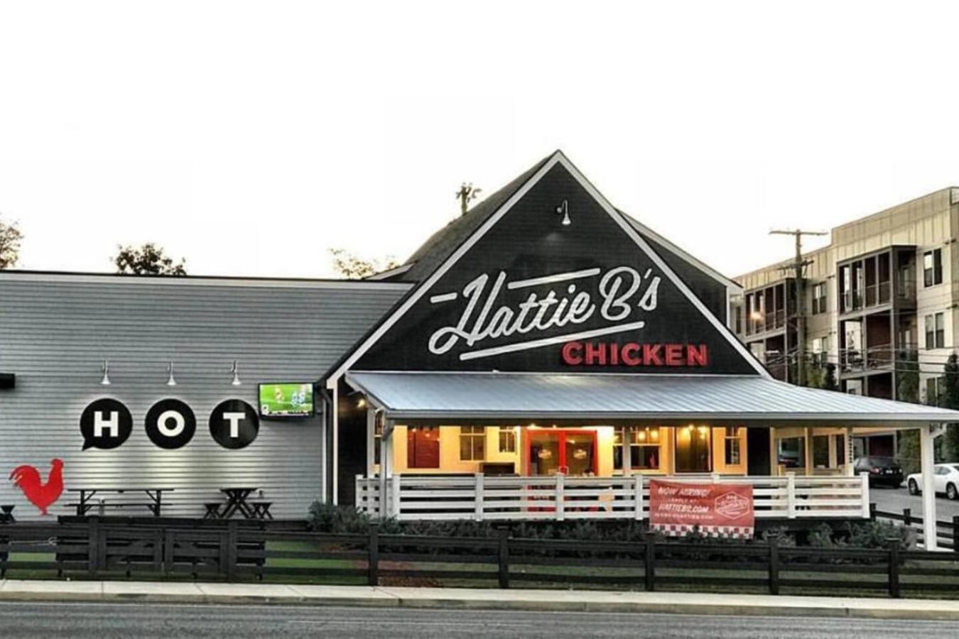 Modern Bliss With Garage By 12 South Restaurants And 2 Miles Broadway Holiday home *