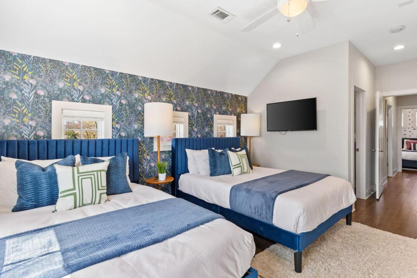 Holiday home Modern Bliss With Garage By 12 South Restaurants And 2 Miles Broadway Nashville