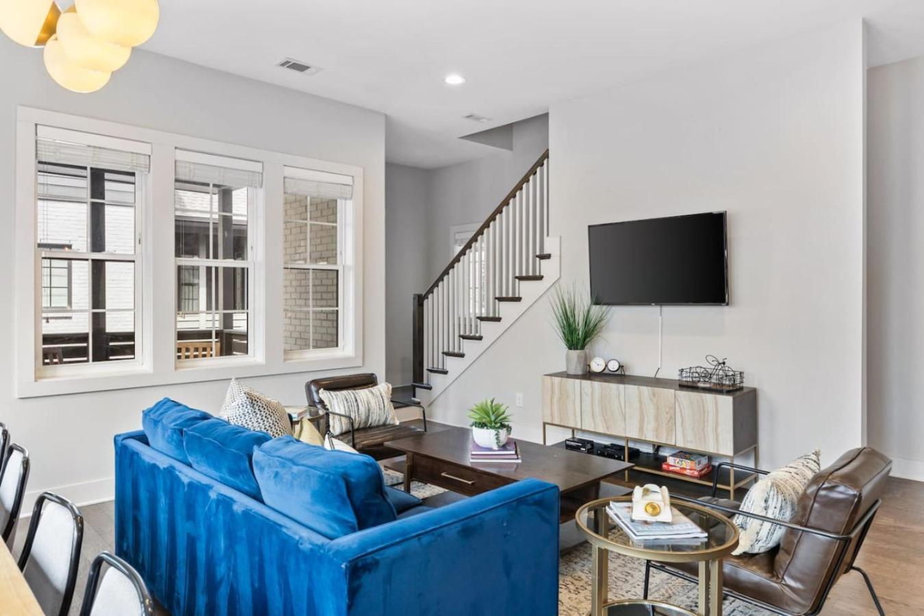 Modern Bliss With Garage By 12 South Restaurants And 2 Miles Broadway Holiday home