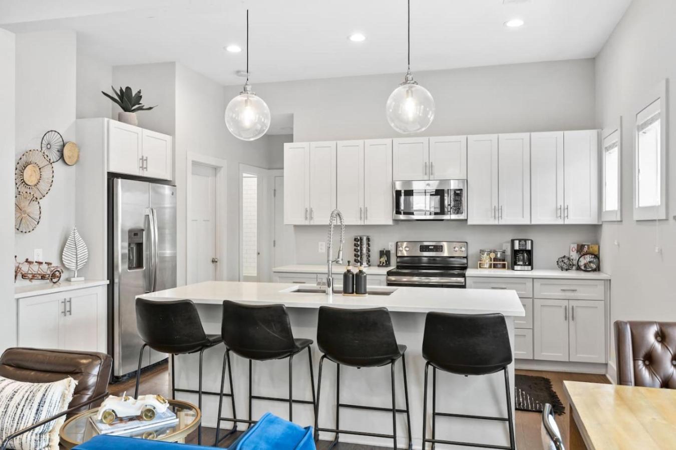 Holiday home Modern Bliss With Garage By 12 South Restaurants And 2 Miles Broadway