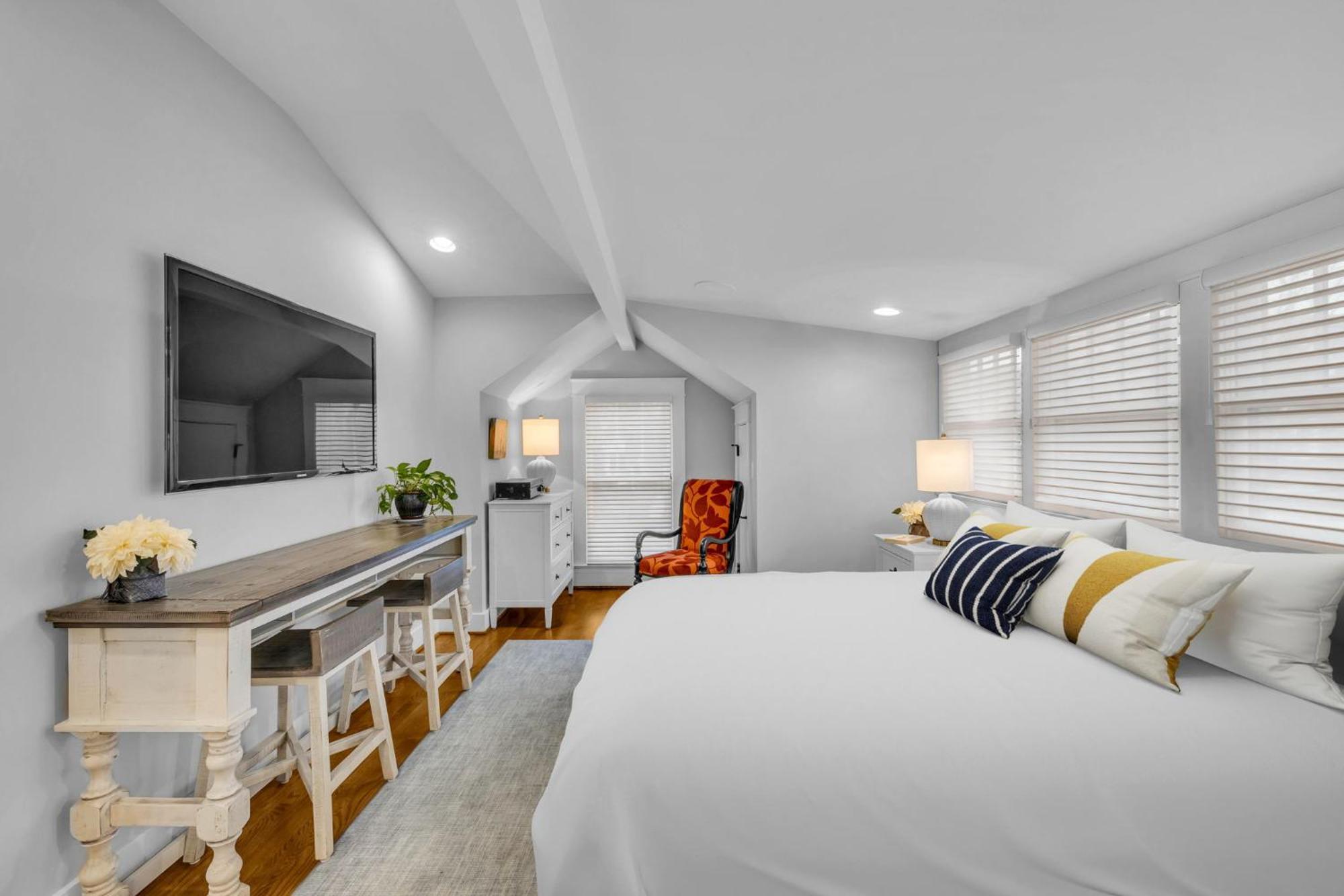 Historic West End Guest By Skyrun Guest house Nashville