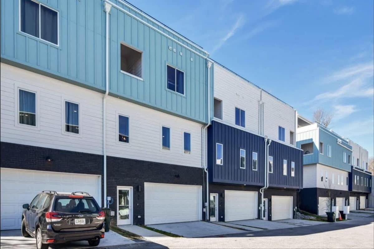 Stylish - Rooftop Deck - Hot Tub Holiday home Nashville