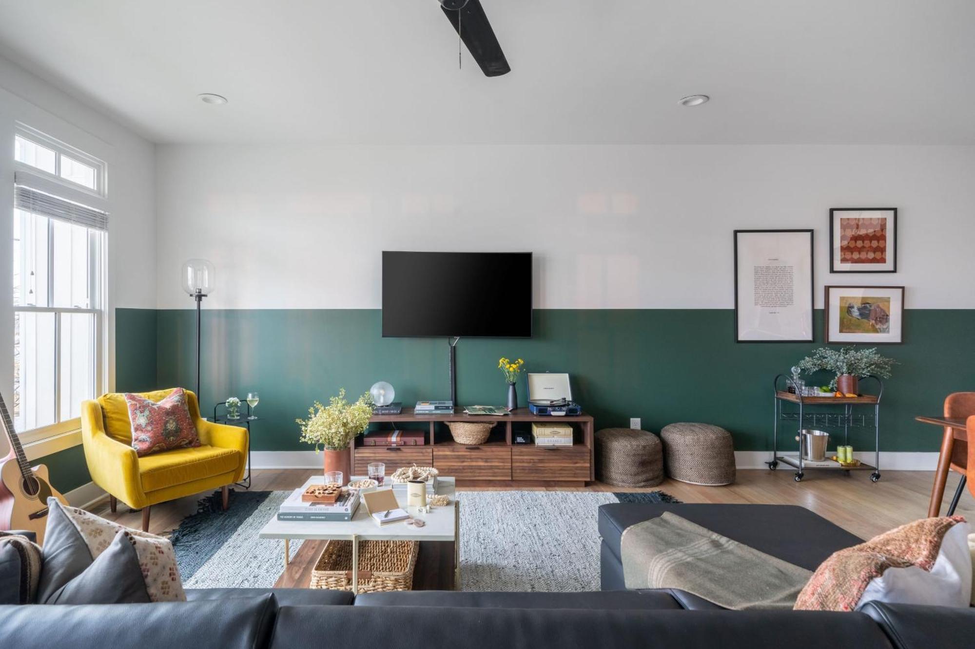 Holiday home Sleeps 24 2 Homes Minutes To Downtownbroadway Faith Barbara By Avantstay