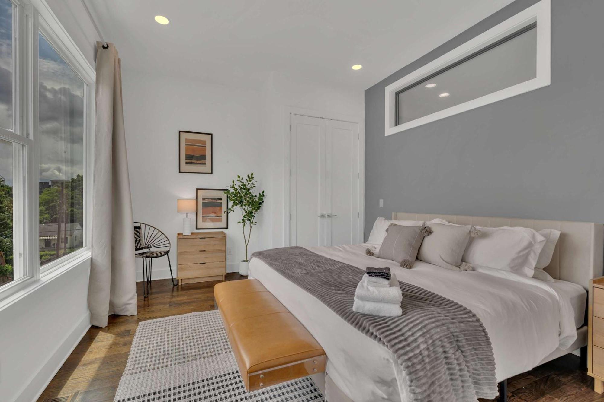 Huge Rooftop 5 Mins To Dwtn Sleeps 12 Holiday home