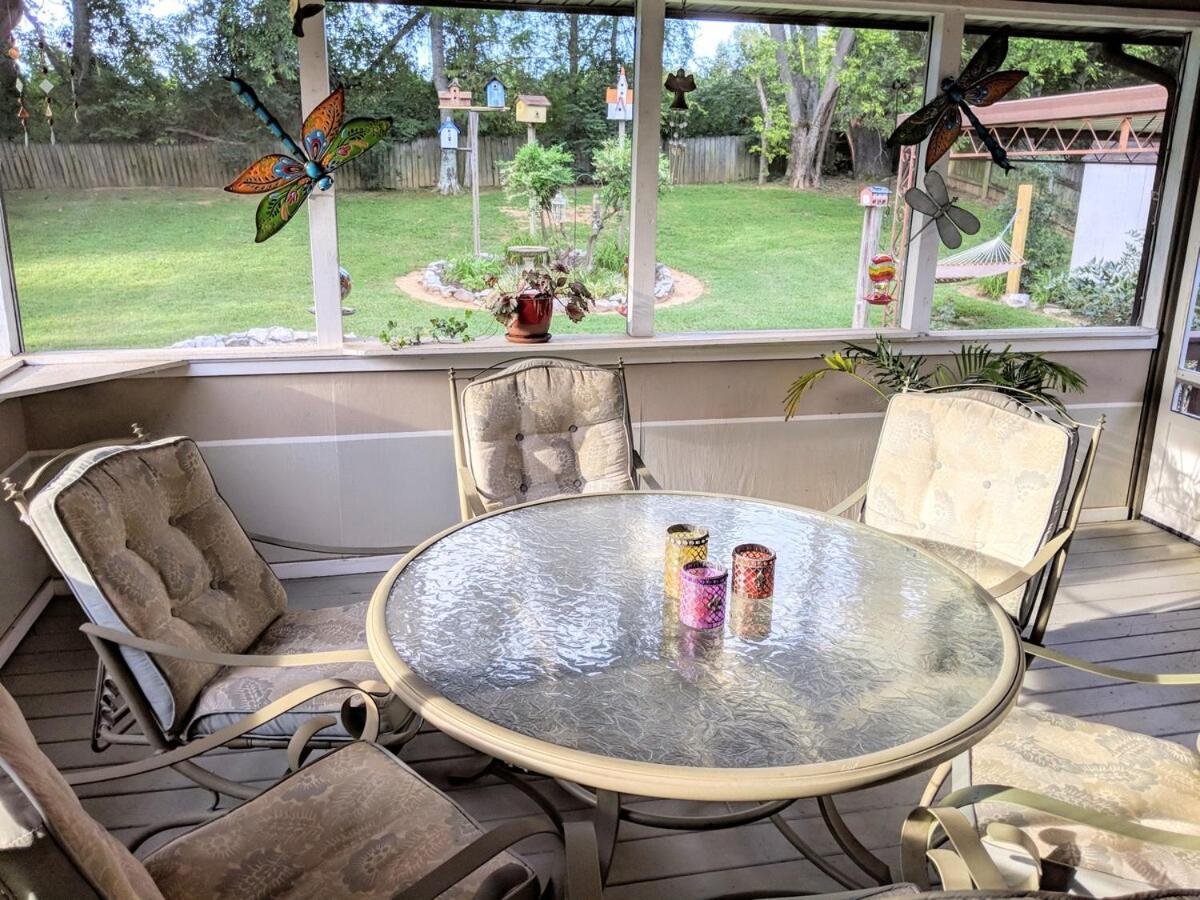 The Place Between The Lakes 4 Bedrooms 4 Beds Holiday home Nashville