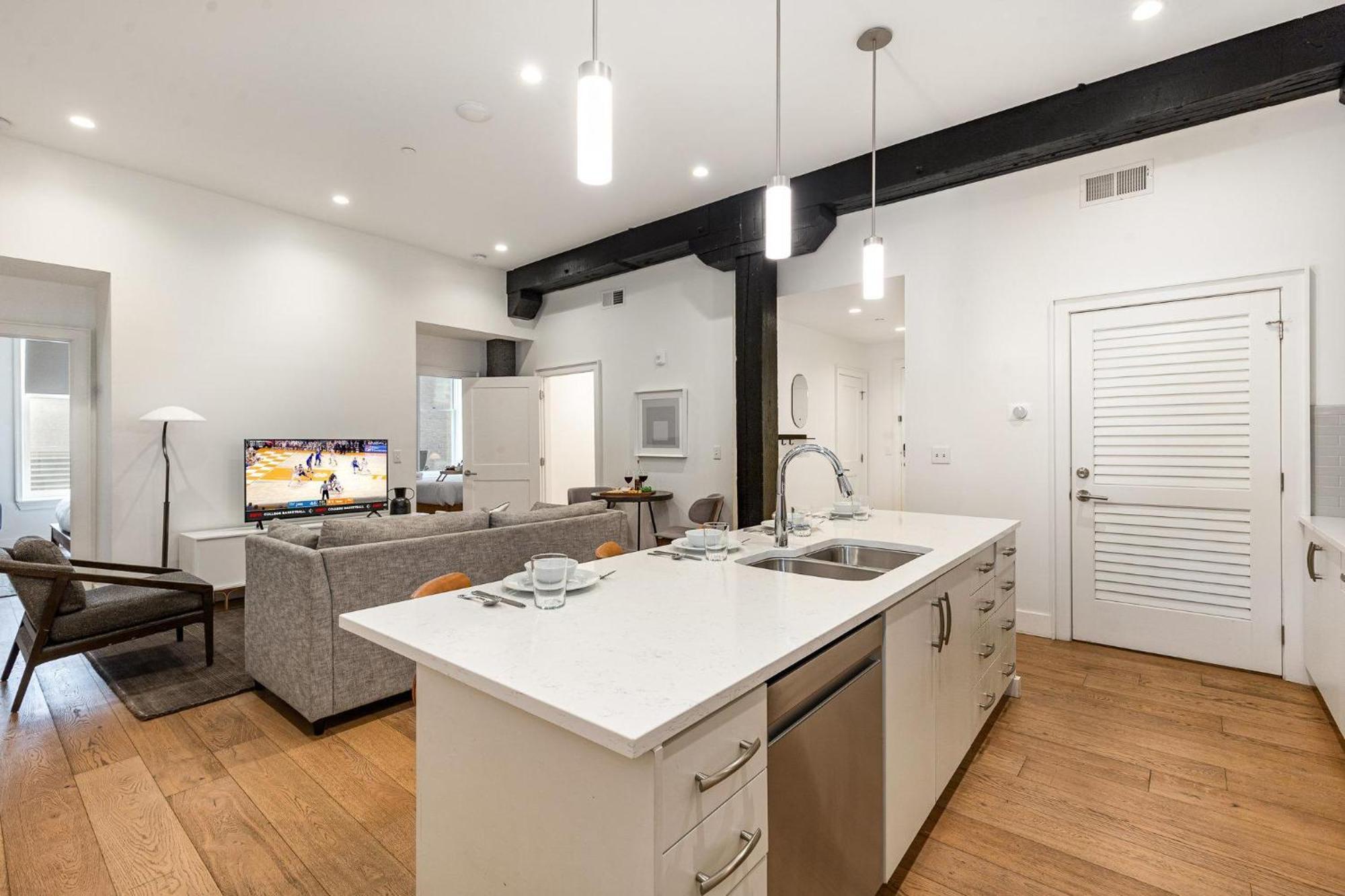 The Saddlery-setlist-4 Combo Unit-walk To Broadway Holiday home