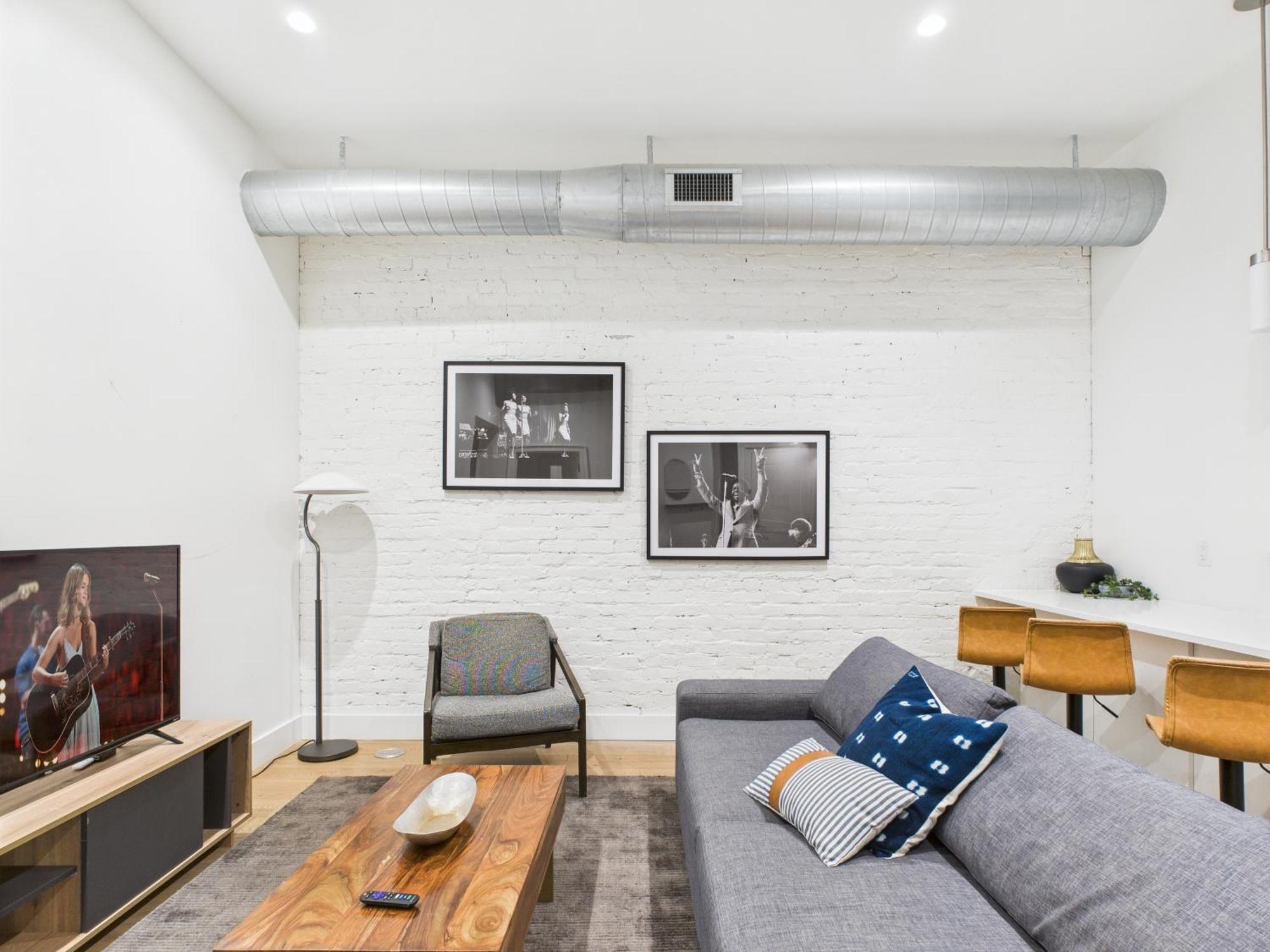 The Saddlery-setlist-4 Combo Unit-walk To Broadway Holiday home Nashville