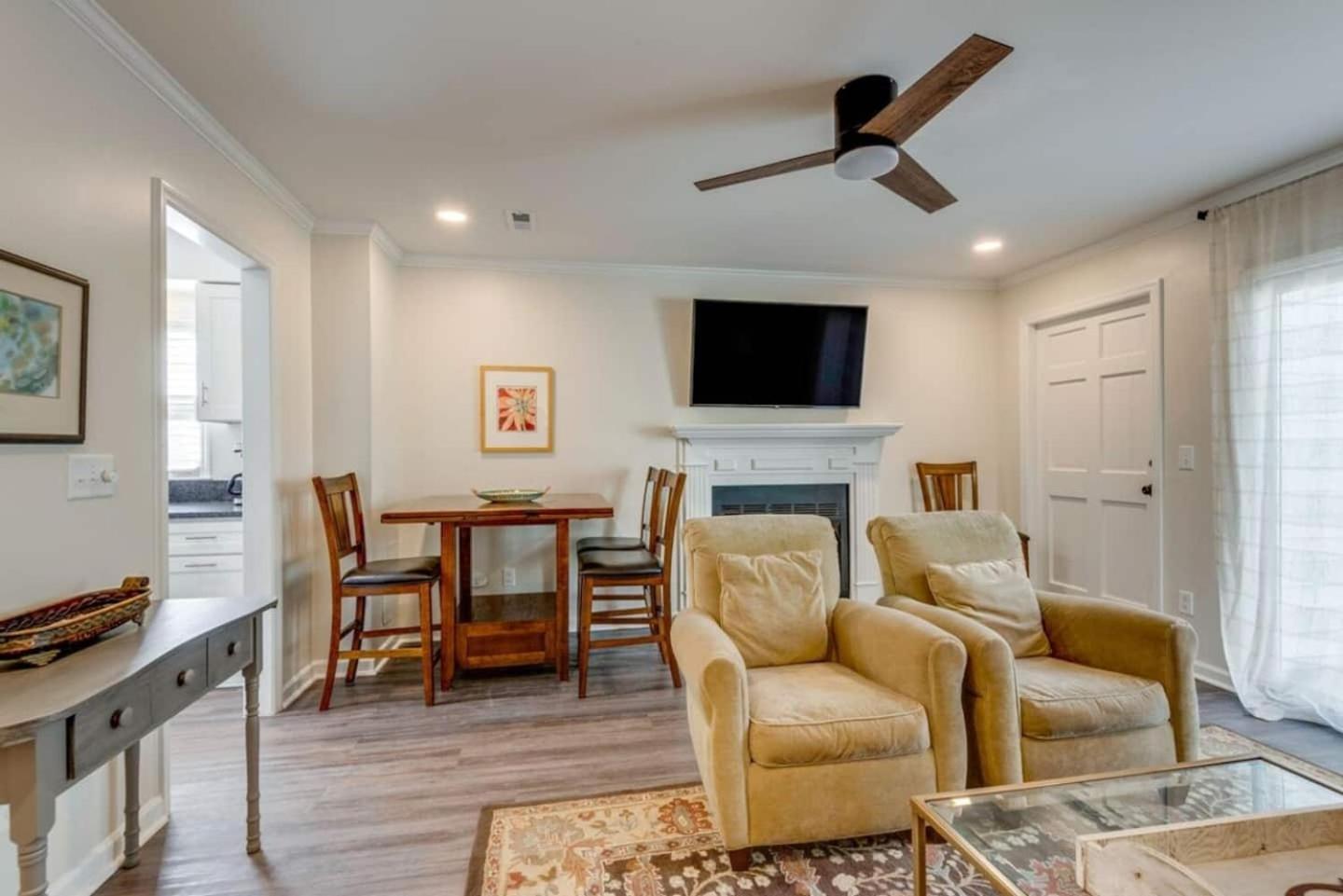 A Luxury Townhouse - Music Rowdowntown Holiday home Nashville