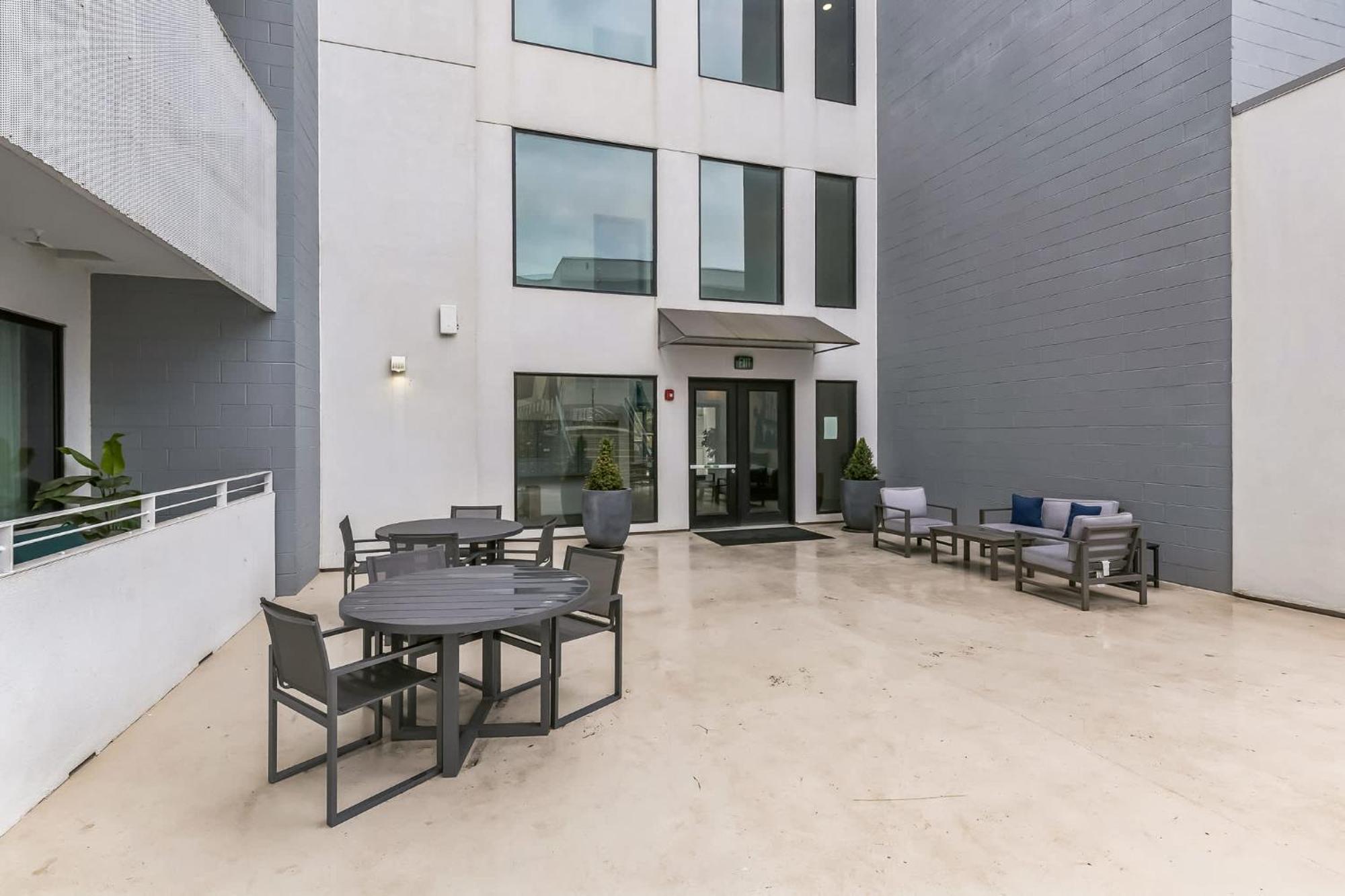 Trendy For 8 In Highly Walkable Neighborhood Holiday home *