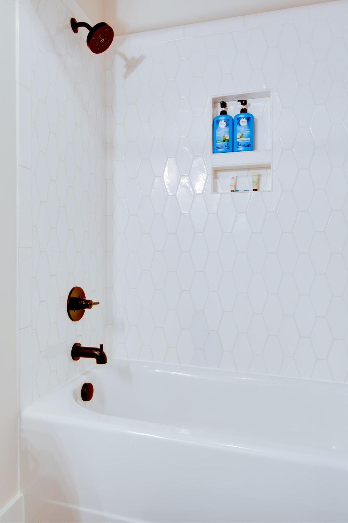 Stellar Sleeps 4 10 Mins From Broadway Holiday home