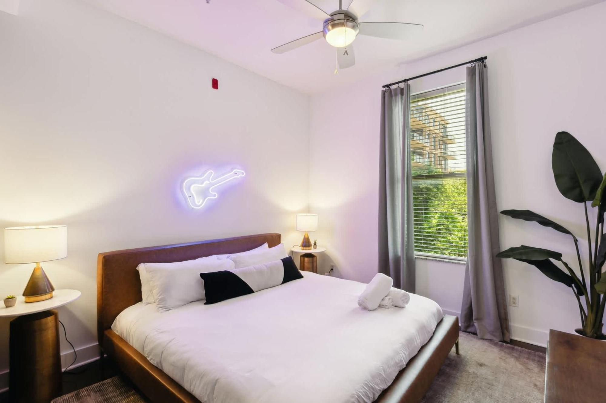 1 Bdr Loft Near The Parthenon