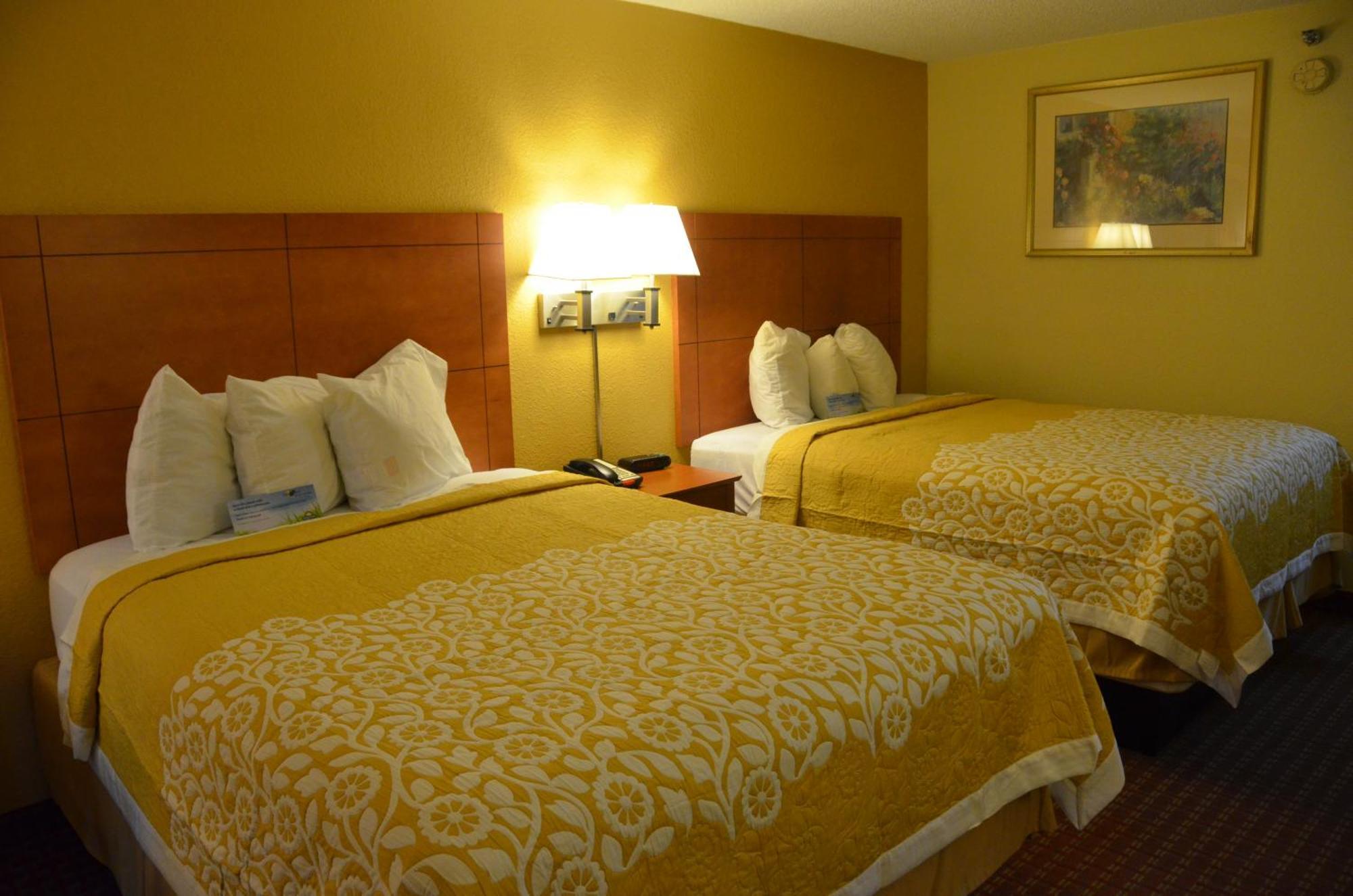 Hotel Days By Wyndham Airport East