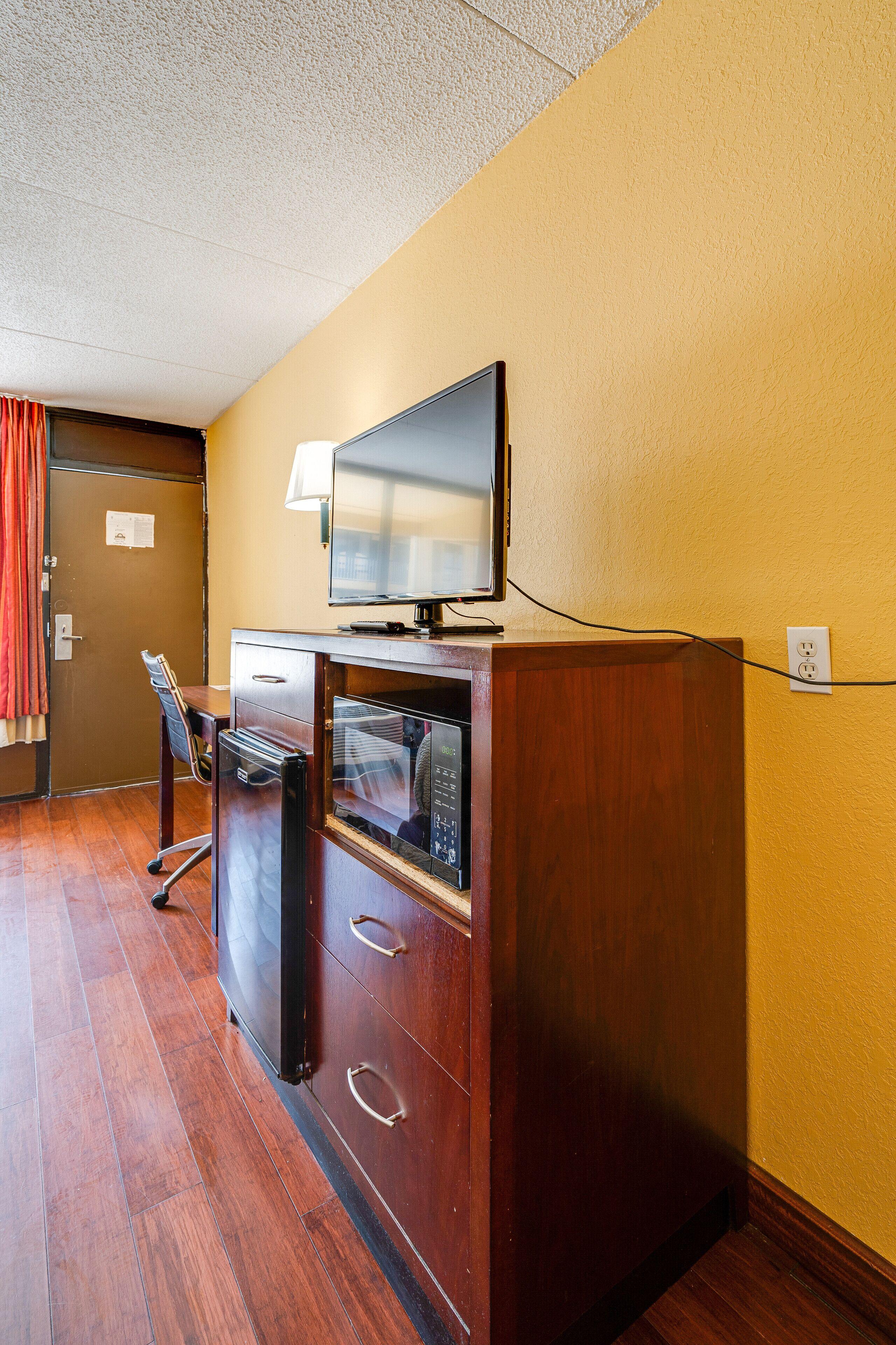 Days By Wyndham Saint Thomas West Hospital