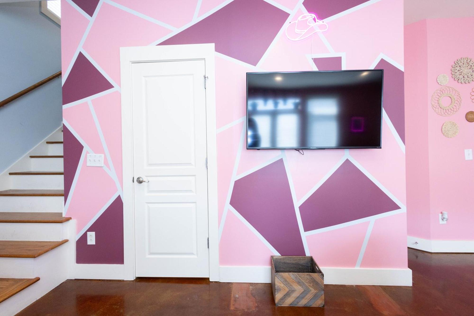 Lipstick & Boots 10 Min To Broadway, Music Row, Fun Apartment