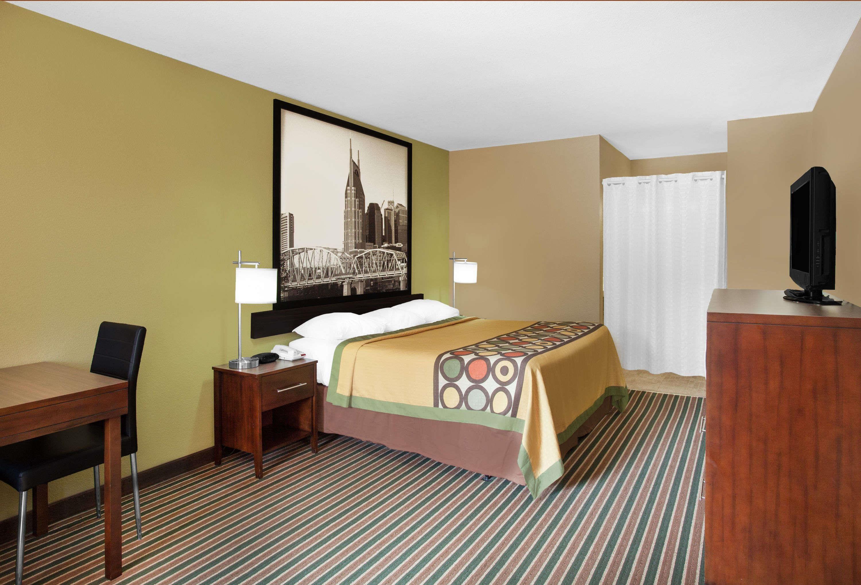 Hotel Super 8 By Wyndham West 2*