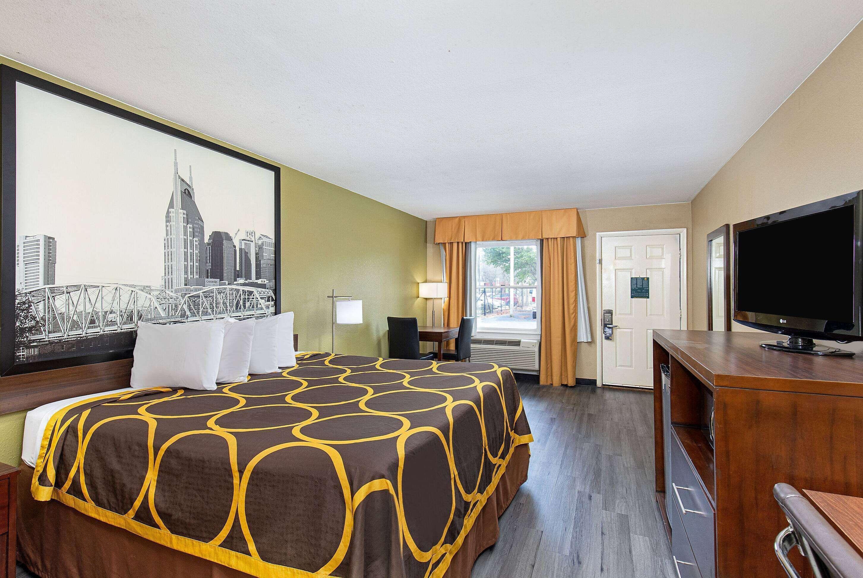 Super 8 By Wyndham West Hotel