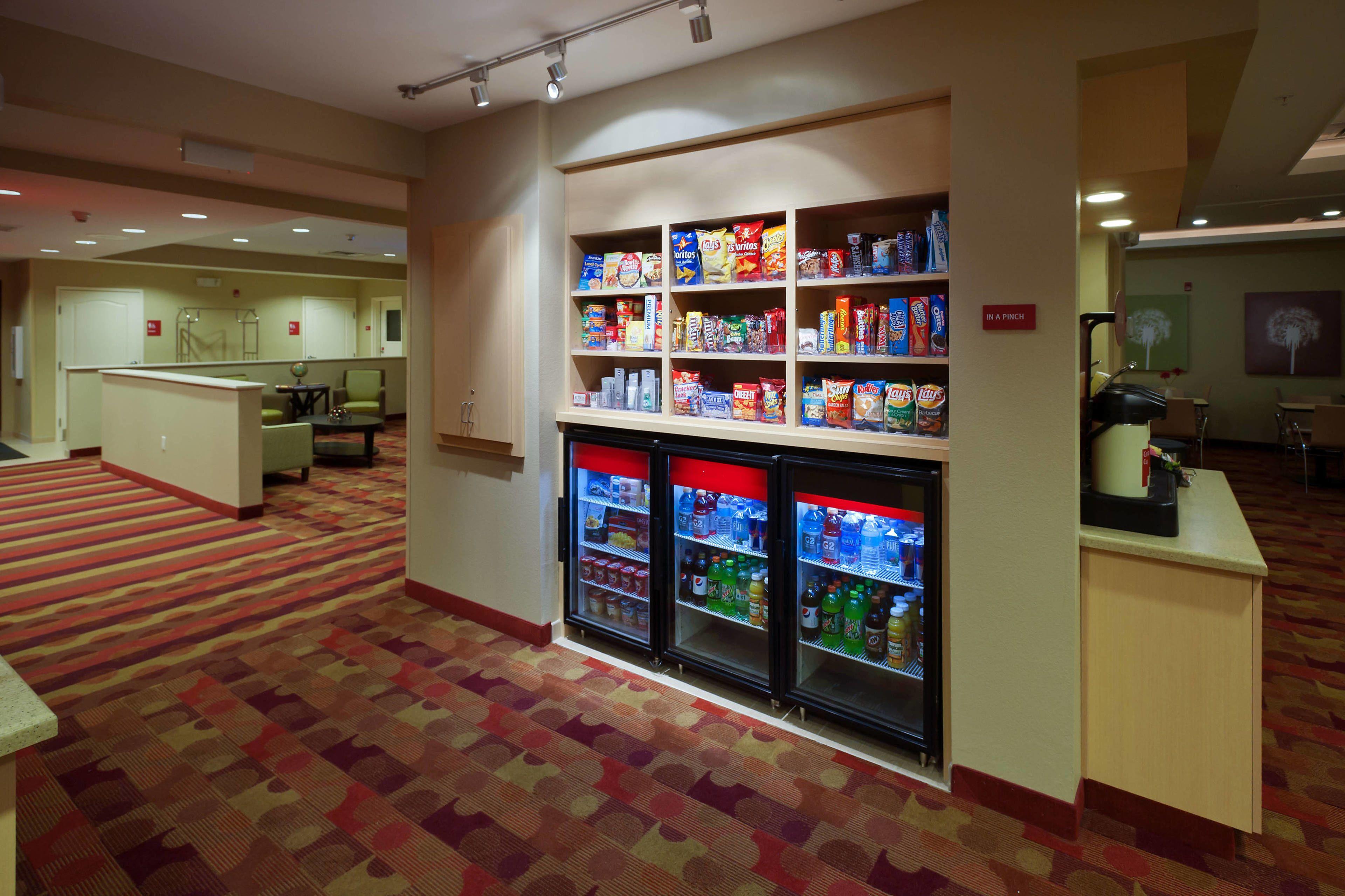 Hotel Towneplace By Marriott Airport