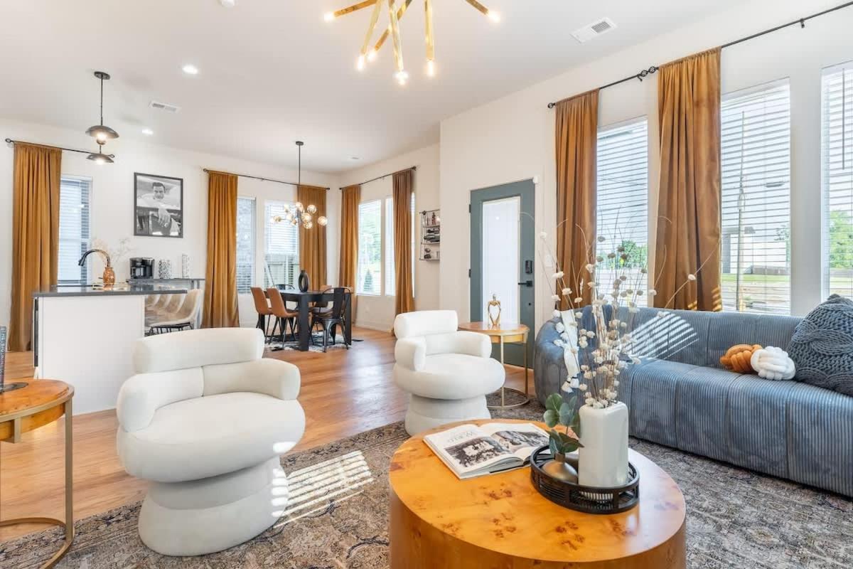 The Vault Royale By Local * Nashville